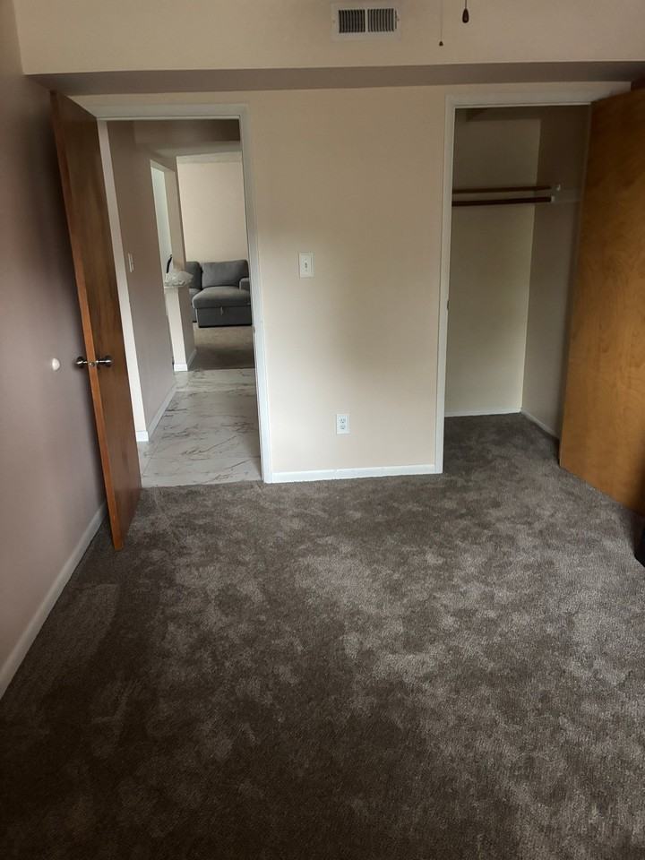 117 Harrington Ave #4 - Photo 5 of 28
