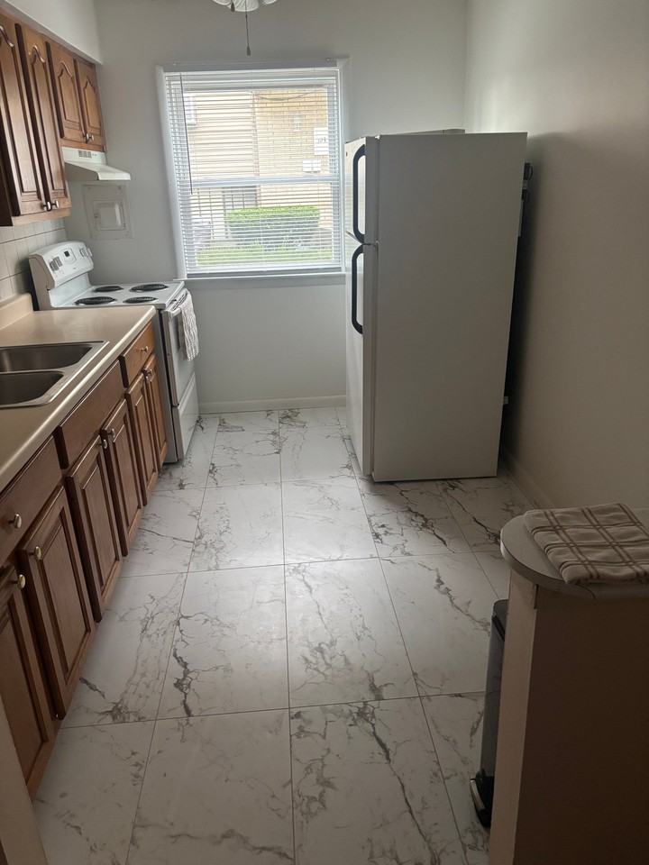 117 Harrington Ave #4 - Photo 7 of 28