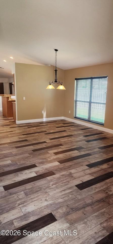 428 Heathrow Cir - Photo 2 of 39