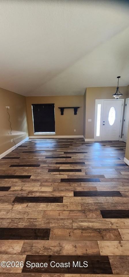 428 Heathrow Cir - Photo 3 of 39