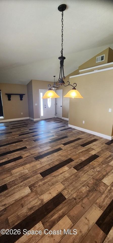 428 Heathrow Cir - Photo 4 of 39