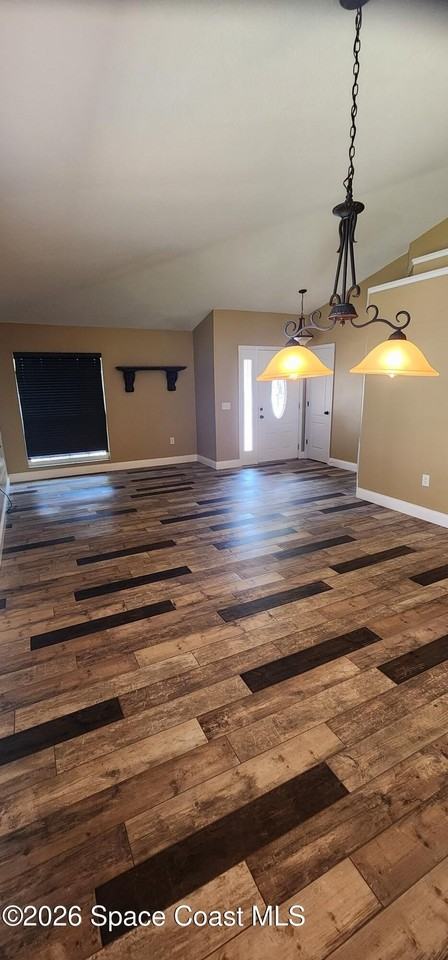 428 Heathrow Cir - Photo 5 of 39