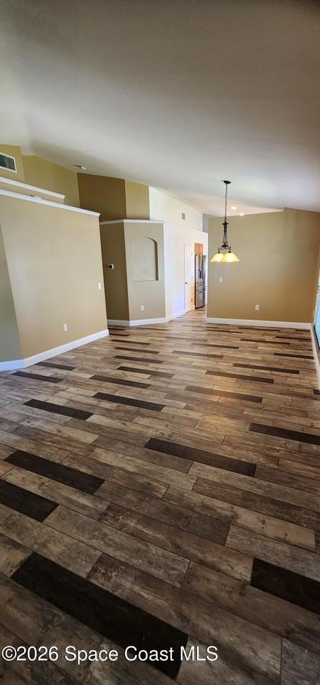 428 Heathrow Cir - Photo 6 of 39