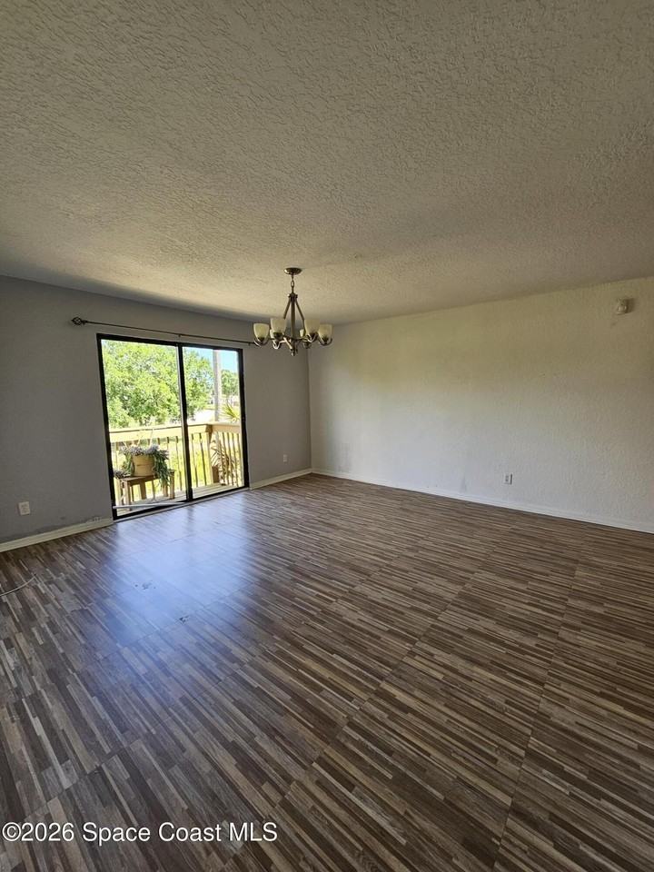 2101 Forest Knoll Dr Ne #01-202 - Photo 2 of 8