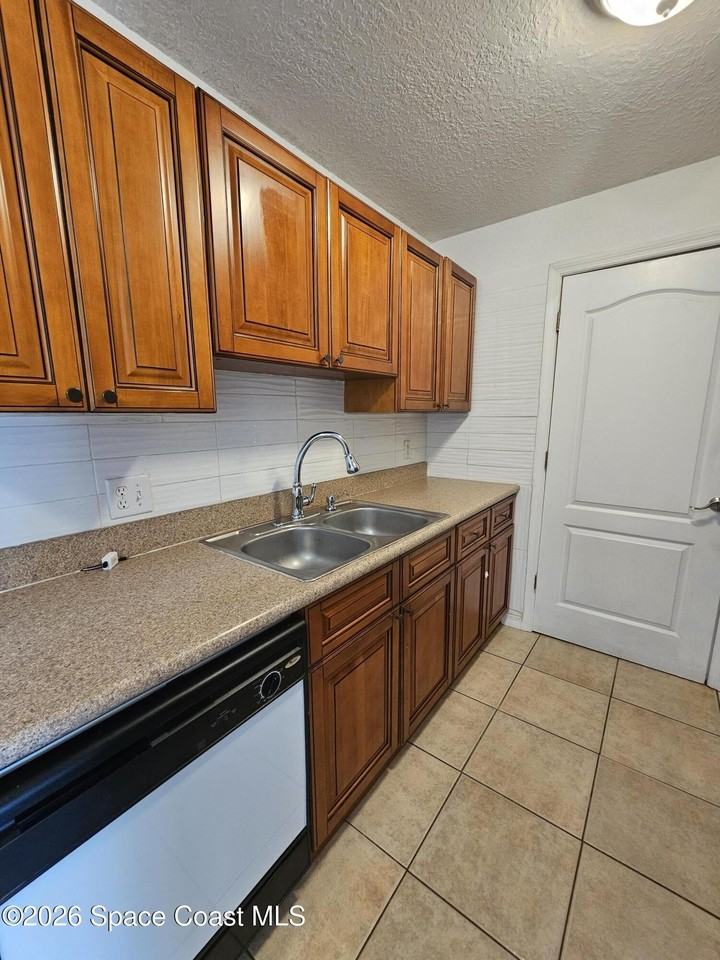2101 Forest Knoll Dr Ne #01-202 - Photo 3 of 8