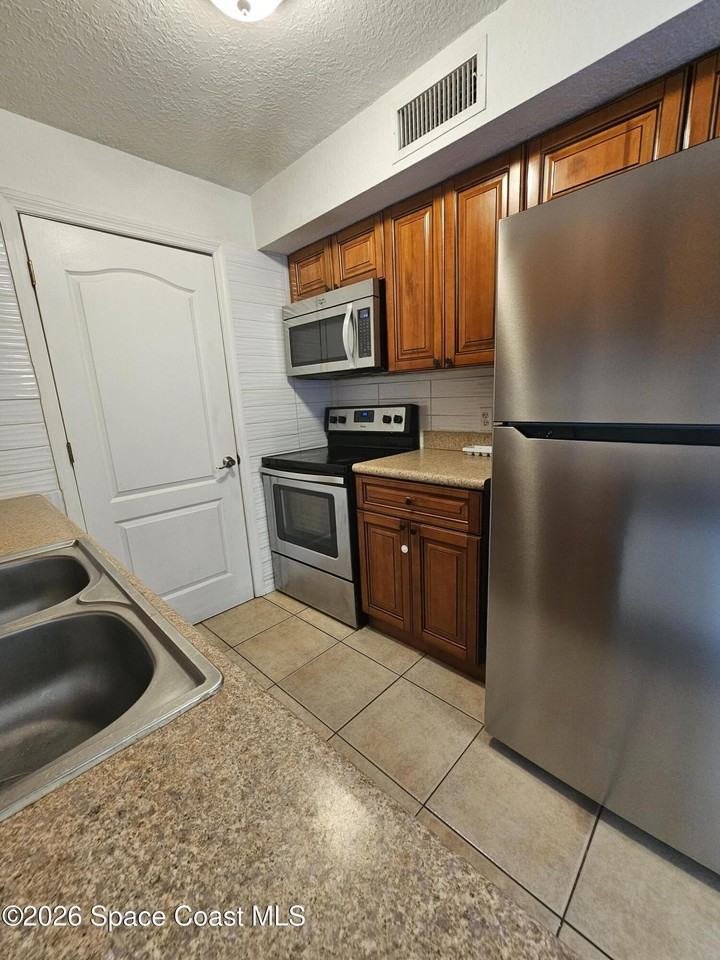 2101 Forest Knoll Dr Ne #01-202 - Photo 4 of 8