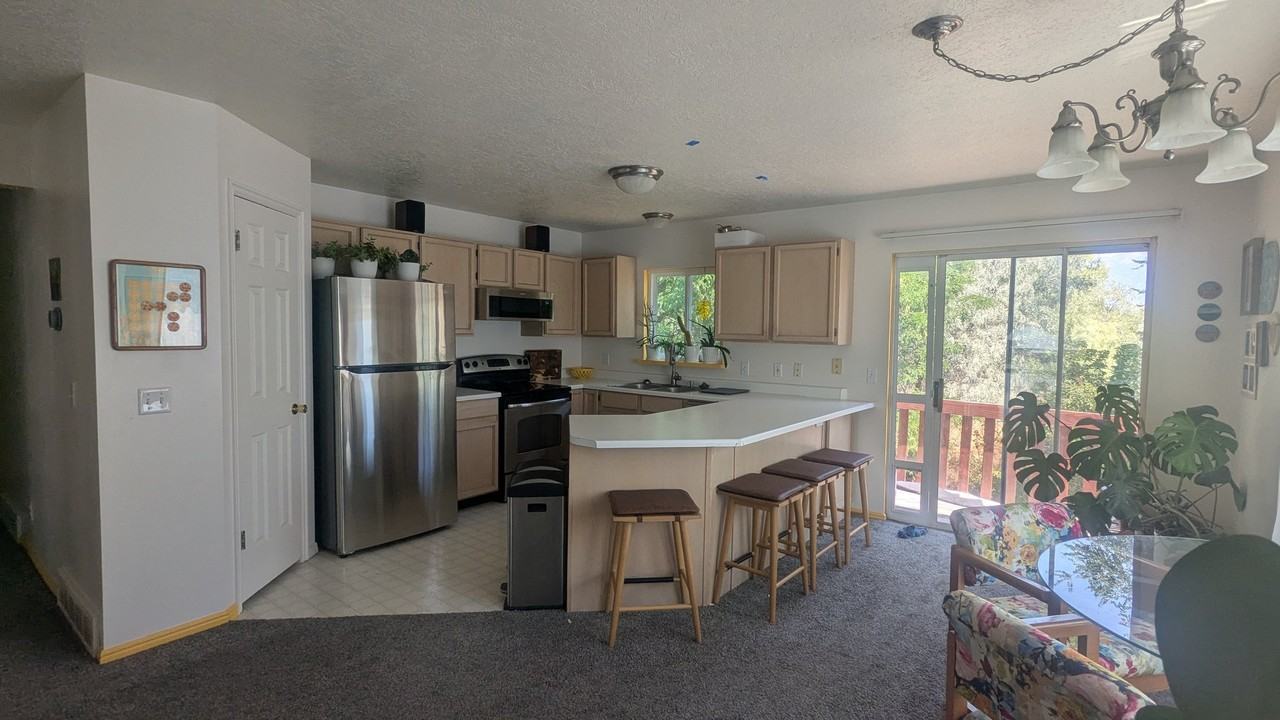 5557 S Walden Glen Dr - Photo 5 of 11