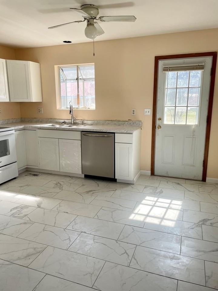 3648 Ridge Rd Unit 4 - Photo 4 of 29