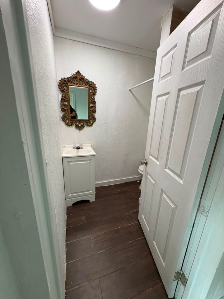 122 W Washington Ave #10 - Photo 2 of 5