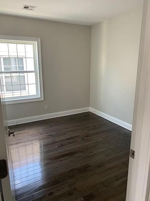 207 Seeley Ave - Photo 4 of 6