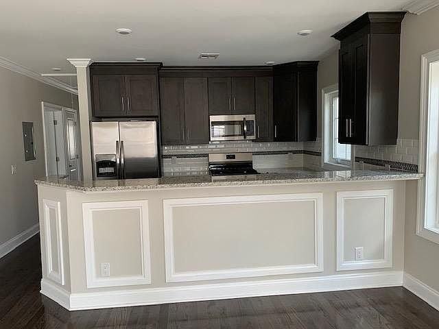 207 Seeley Ave - Photo 5 of 6