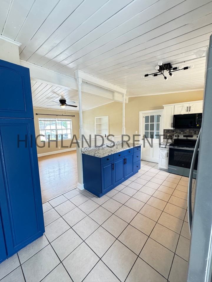 1613 Hitakee Ave - Photo 4 of 15