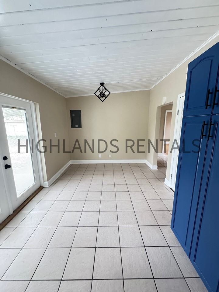 1613 Hitakee Ave - Photo 5 of 15