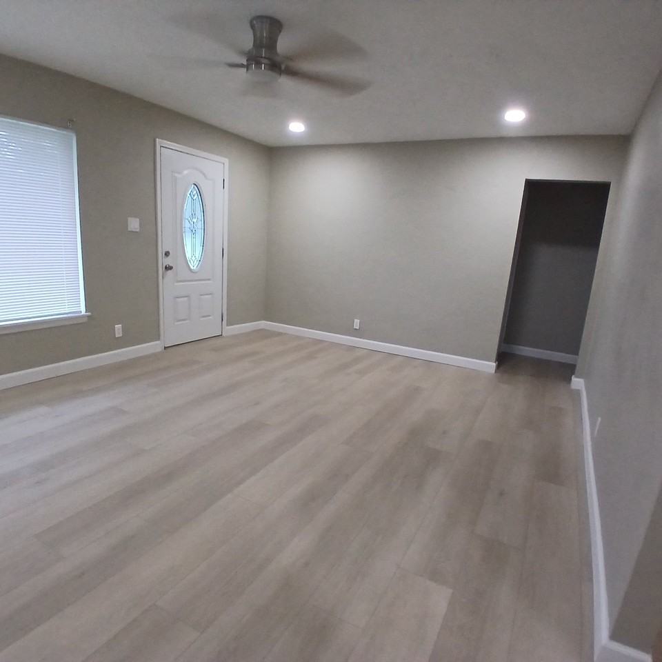 4055 46th Ave N - Photo 5 of 20