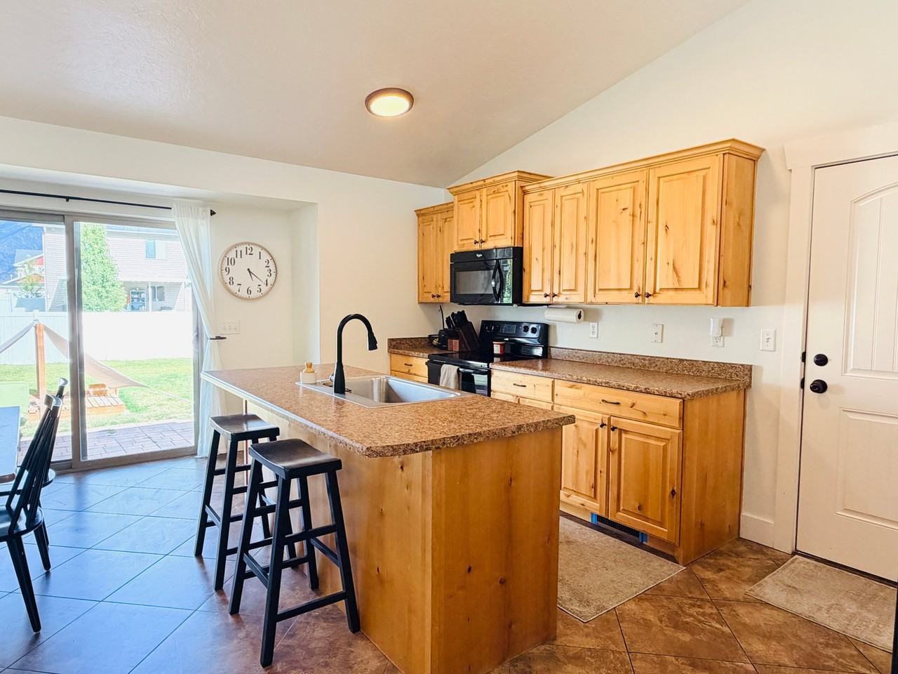 3336 Sw - Photo 4 of 19
