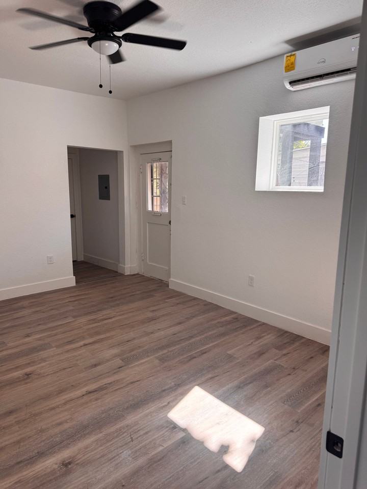 2402 Saunders Ave - Photo 4 of 7