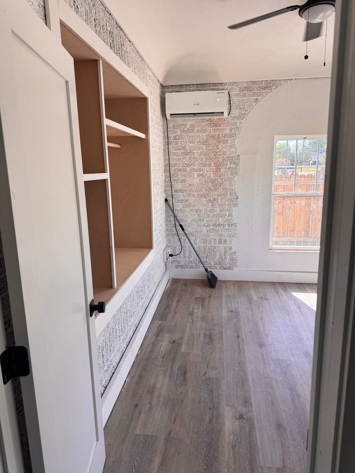2402 Saunders Ave - Photo 5 of 7