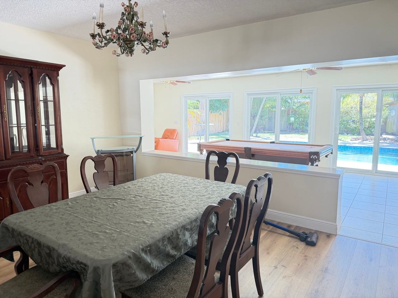 111 Vassar Dr - Photo 7 of 12