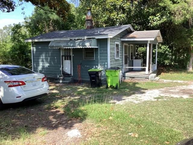 2000 Aycock Ave - Photo 2 of 7