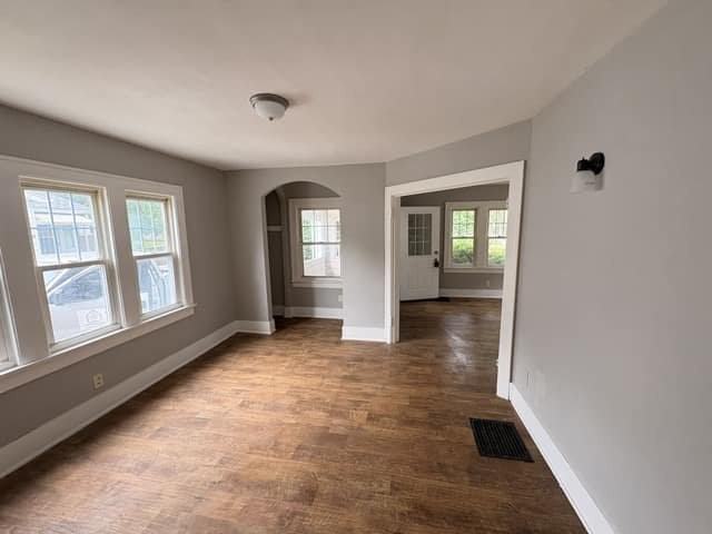 825 W Division St - Photo 3 of 20