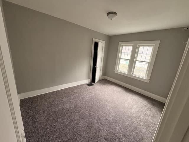 825 W Division St - Photo 5 of 20