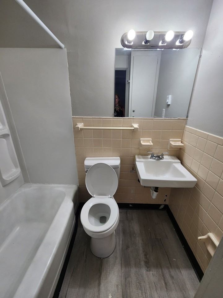 1527 41st St Nw #1522-2 - Photo 7 of 11