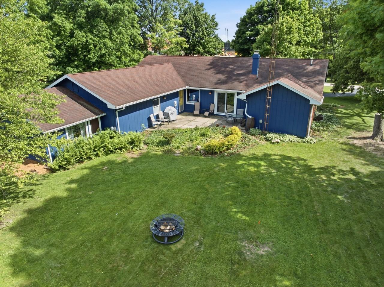 526 W Reade Ave - Photo 3 of 17