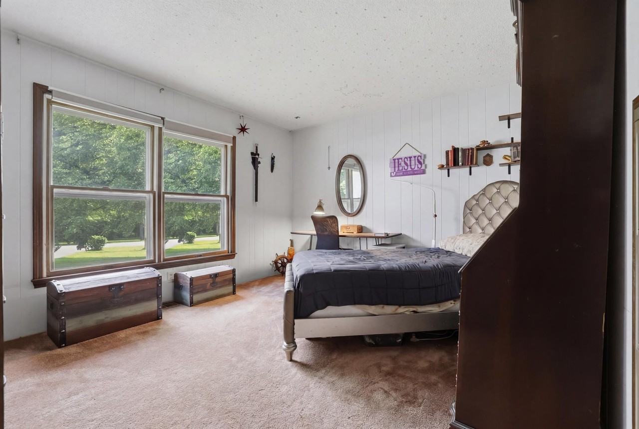 526 W Reade Ave - Photo 7 of 17