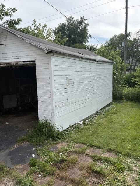 2061 N College St - Photo 2 of 20