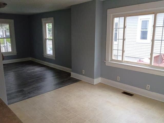 2061 N College St - Photo 3 of 20