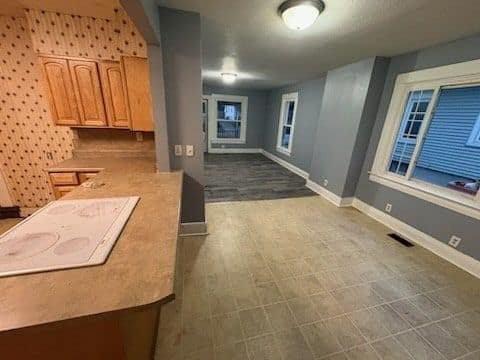 2061 N College St - Photo 5 of 20