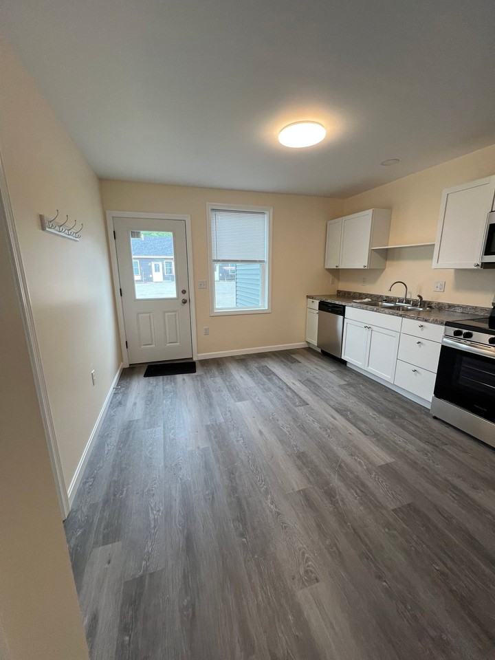 16 Boulder Dr #12 - Photo 4 of 20