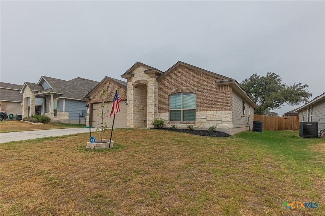 2317 Aylesbury Dr - Photo 3 of 33