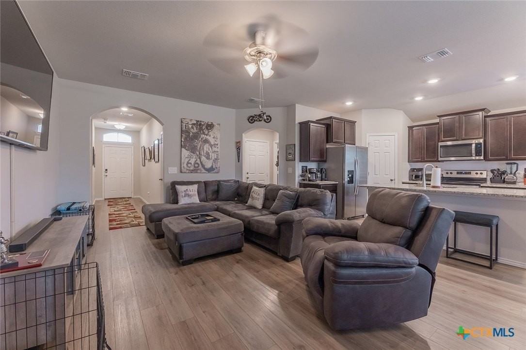 2317 Aylesbury Dr - Photo 6 of 33