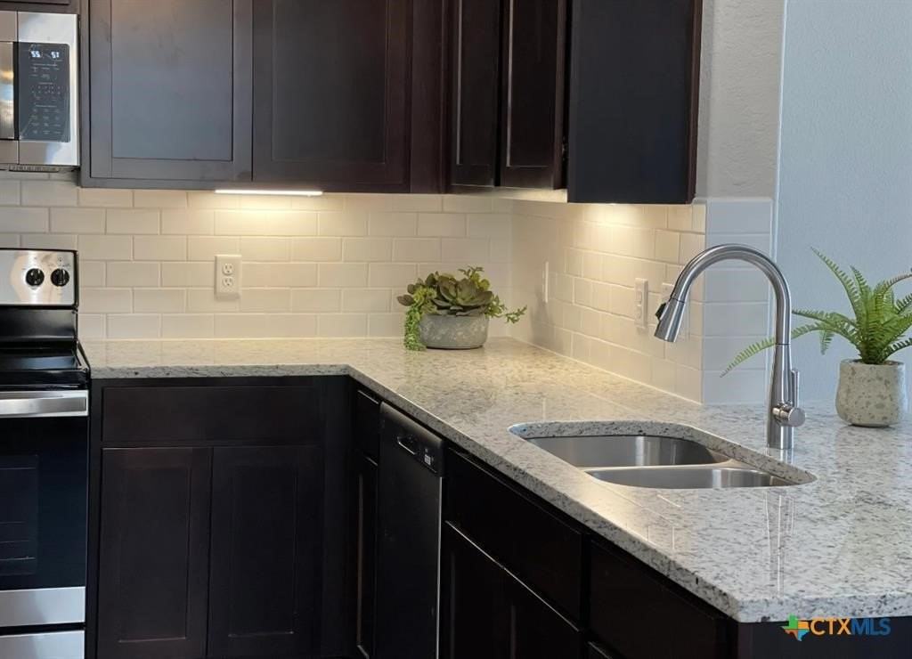 626 Heathers Way - Photo 4 of 9