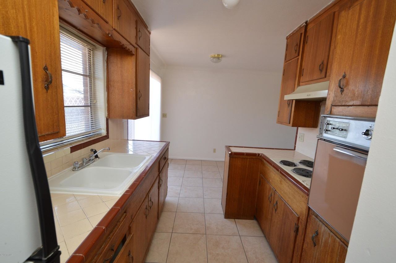 4333 E Bellevue St #2 - Photo 3 of 10