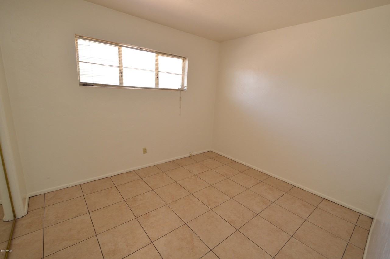 4333 E Bellevue St #2 - Photo 6 of 10