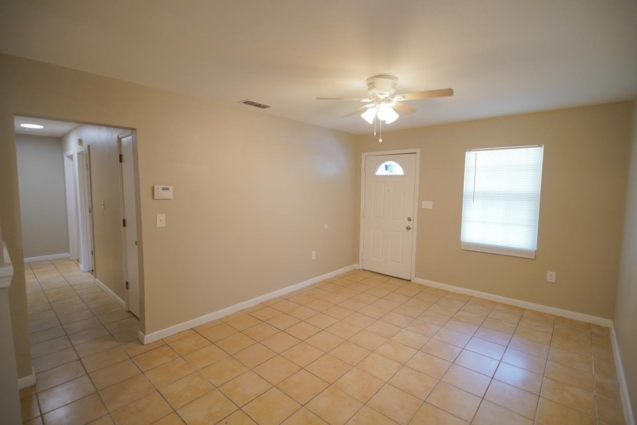 2808 Southwood Dr - Photo 3 of 25