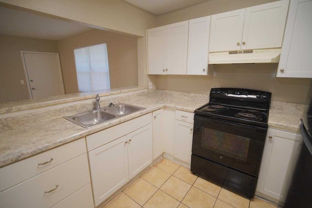 2808 Southwood Dr - Photo 6 of 25