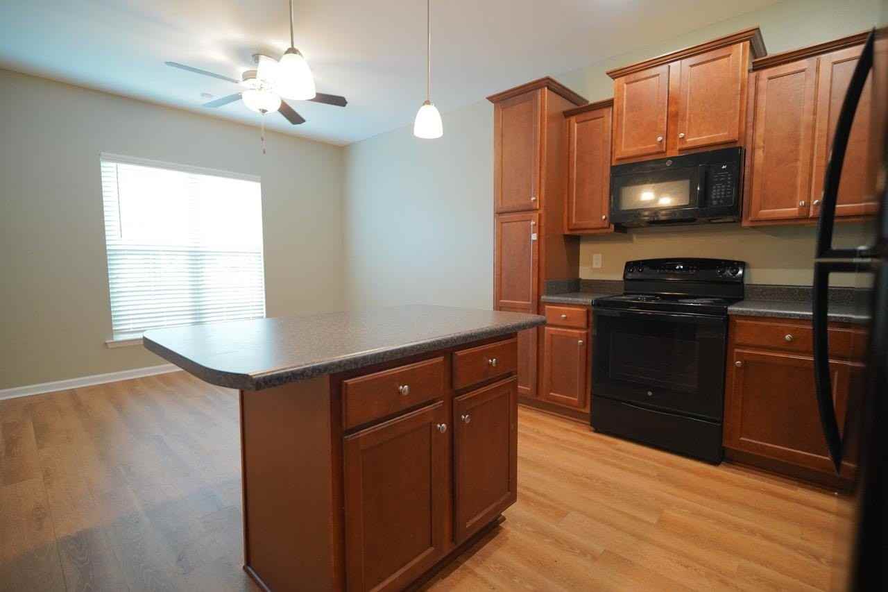 1939 Ann Arbor Ave - Photo 6 of 26