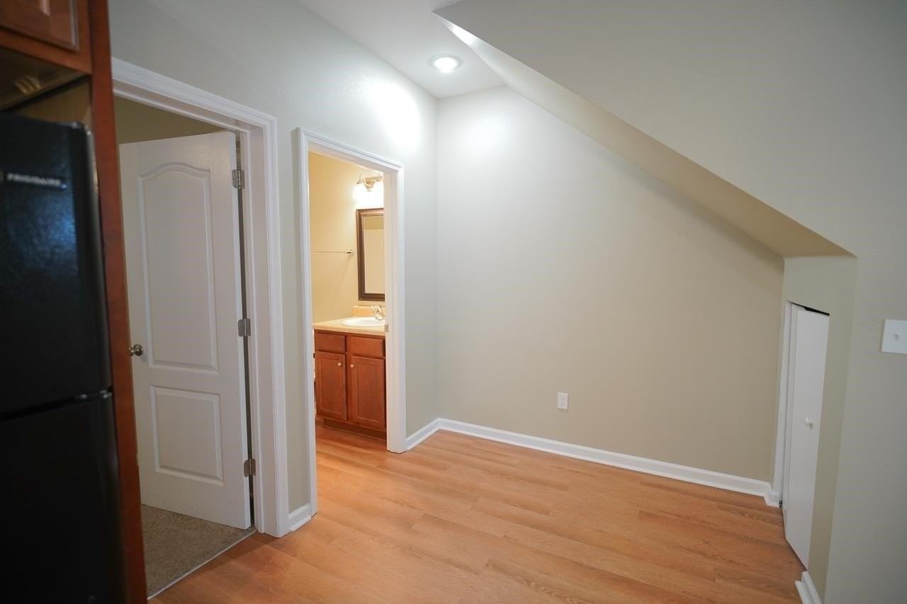 1939 Ann Arbor Ave - Photo 7 of 26