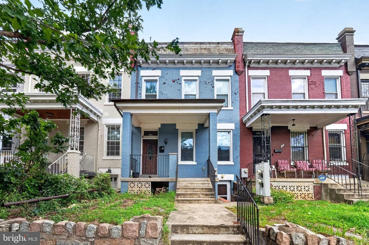635 Kenyon St Nw - Photo 2 of 33