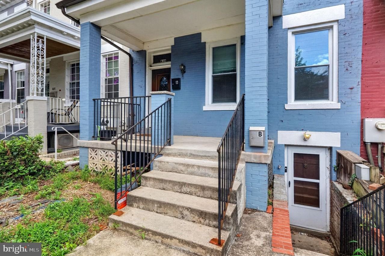 635 Kenyon St Nw - Photo 3 of 33