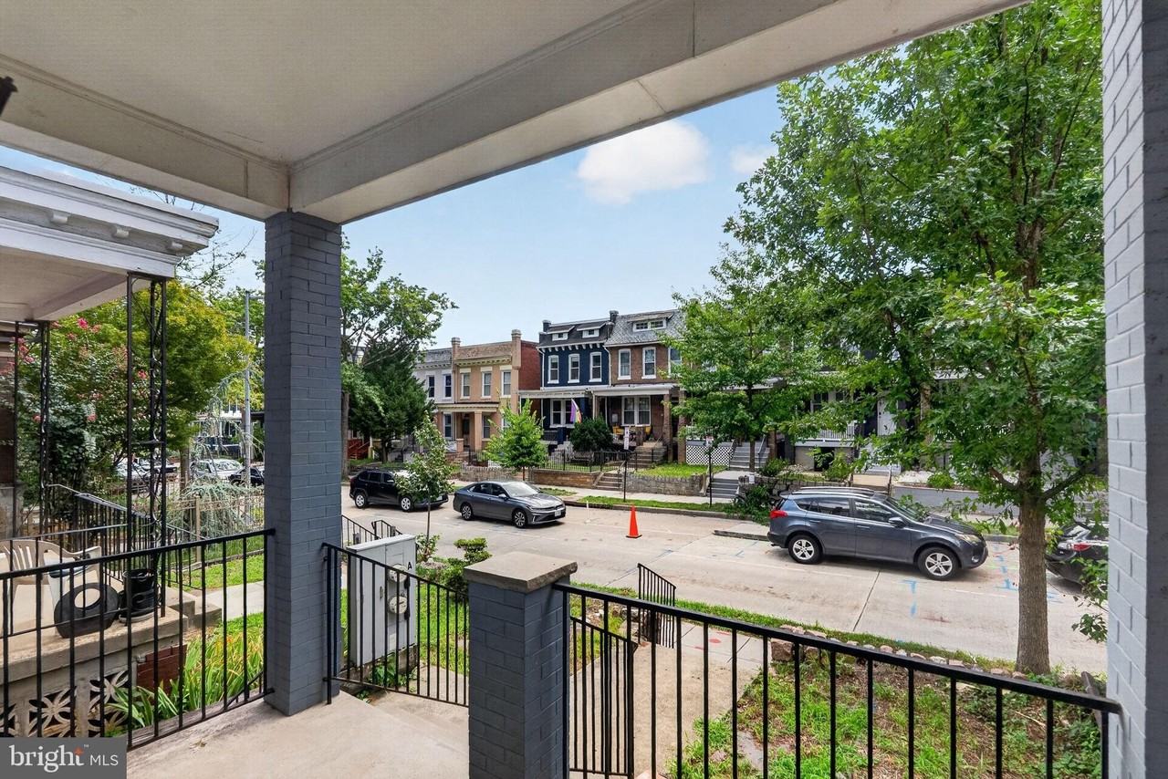 635 Kenyon St Nw - Photo 5 of 33