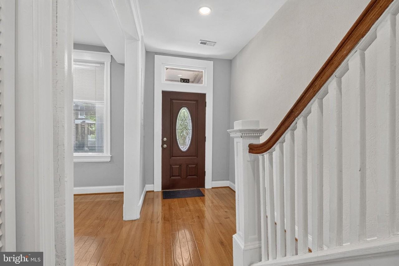635 Kenyon St Nw - Photo 6 of 33
