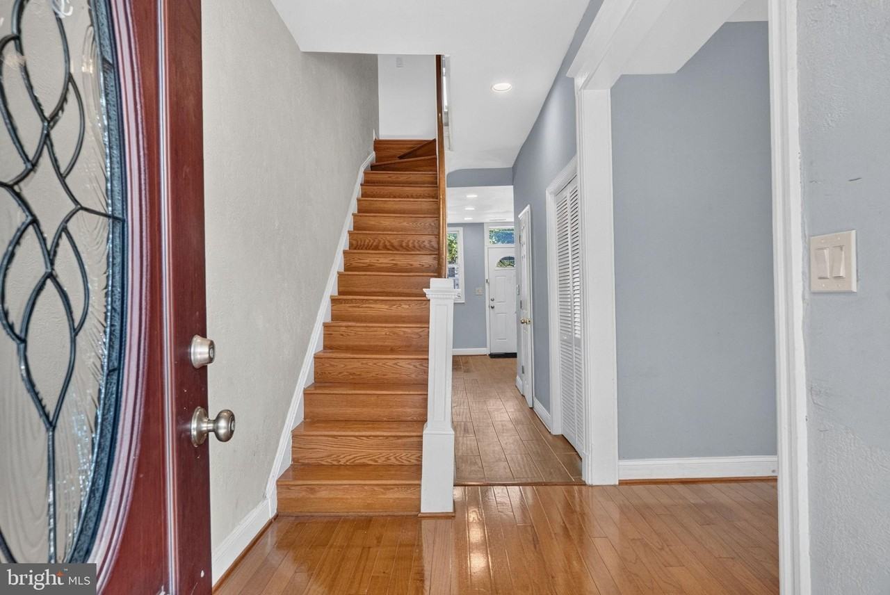 635 Kenyon St Nw - Photo 7 of 33