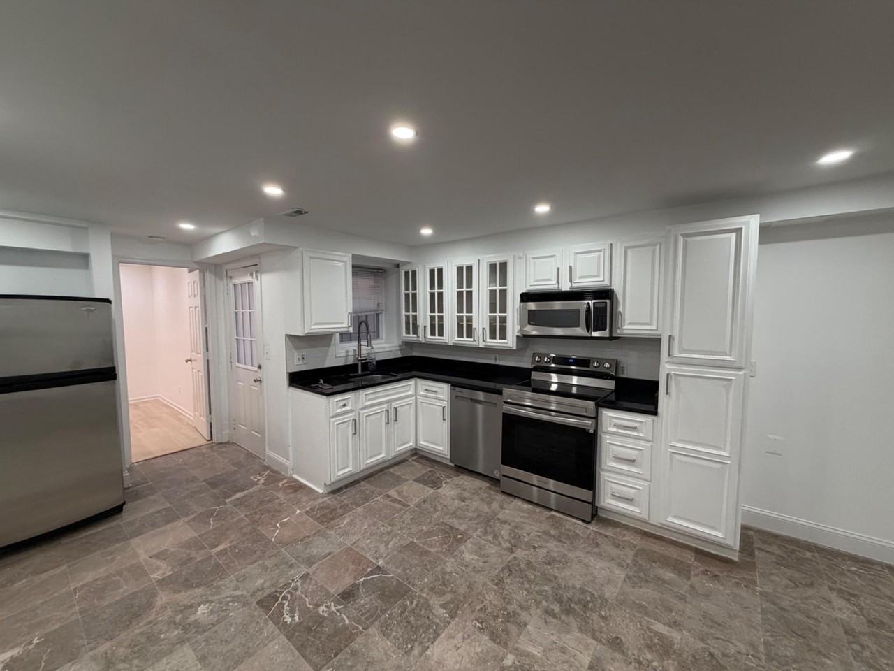 1605 New Jersey Ave Nw - Photo 2 of 12