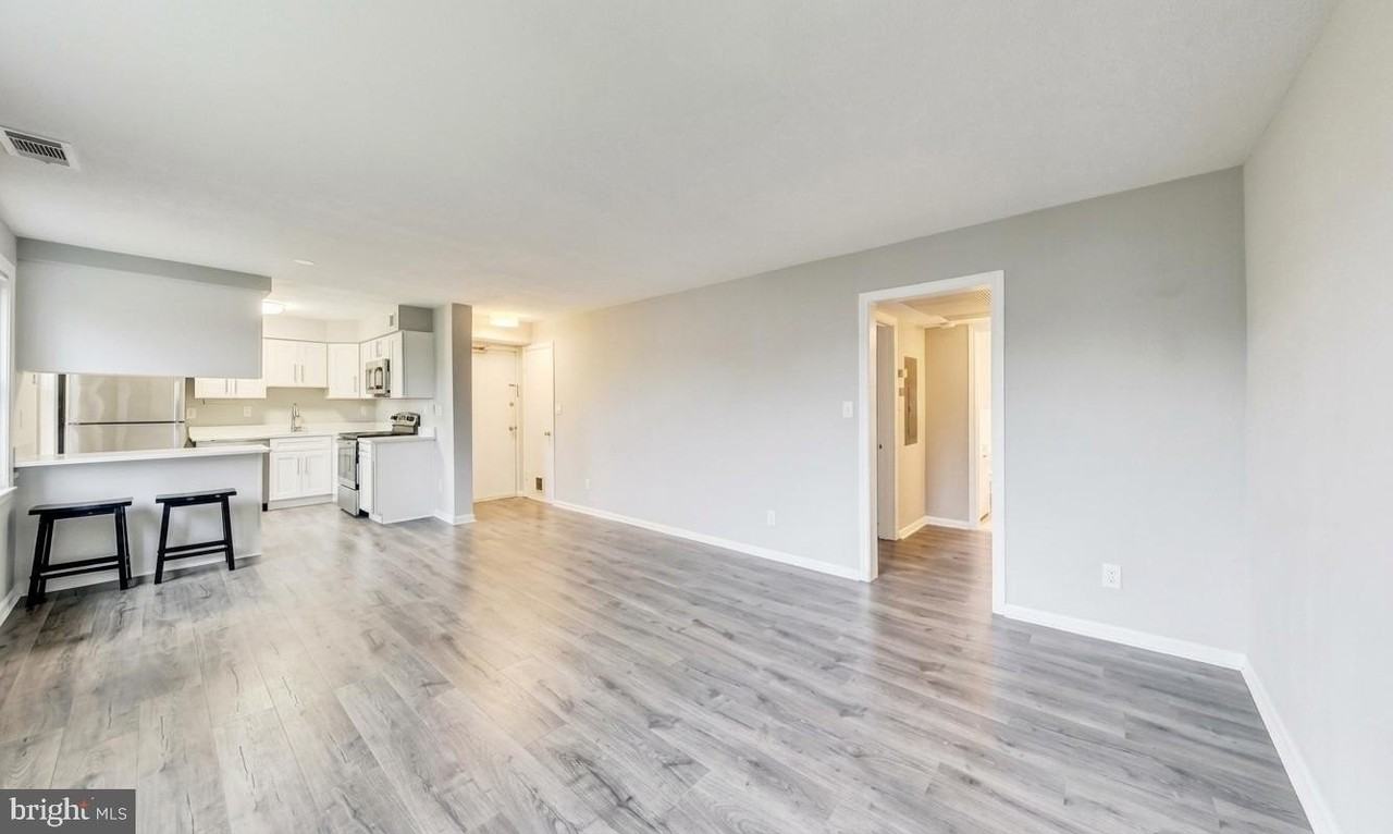 2012 Fort Davis St Se #201 - Photo 6 of 10