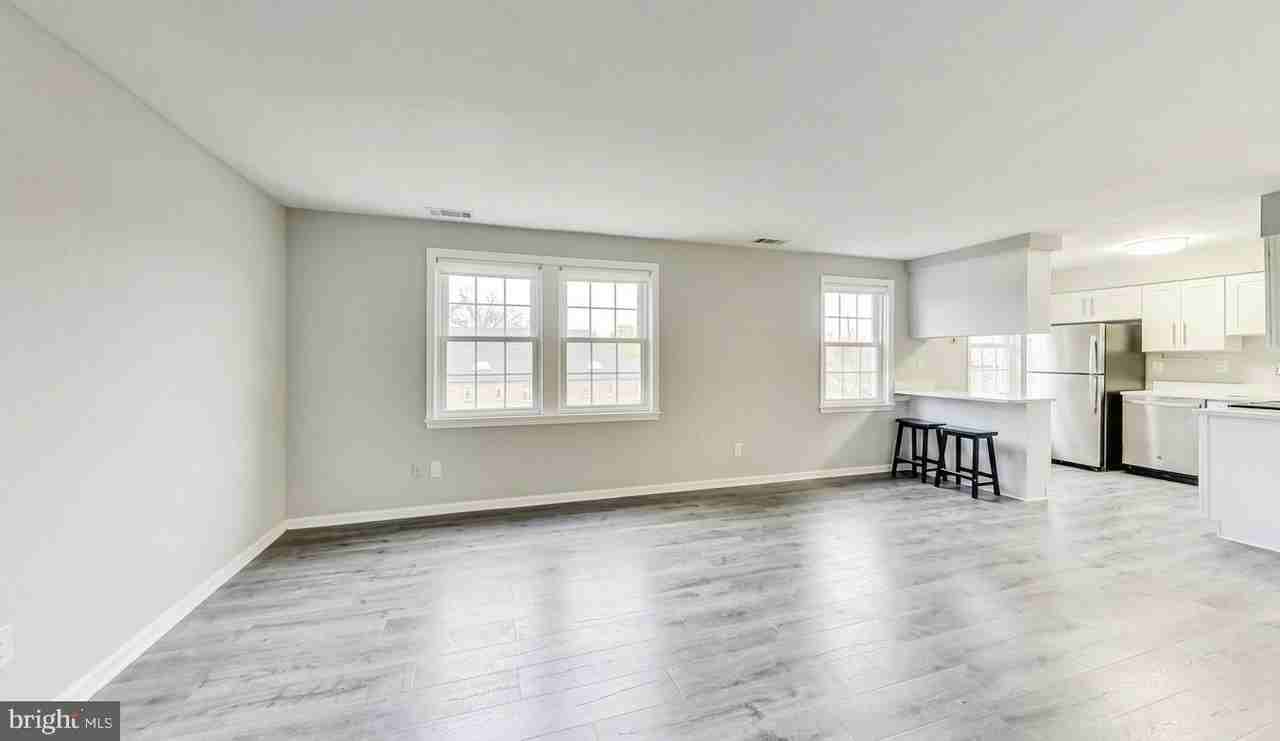 2012 Fort Davis St Se #201 - Photo 7 of 10
