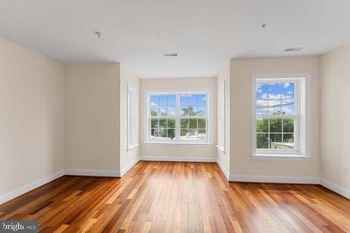 911 Kennedy St Nw #13 - Photo 6 of 17